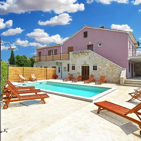 Nyaraló Mit Privatpool Fuer 16 Personen Ca 240 Qm In Vodnjan, Istrien Istrische Riviera